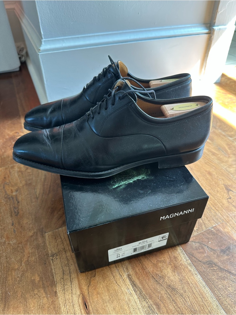 Magnanni Black Leather Cap-Toe Oxford Dress Shoes - Picture 3 of 7